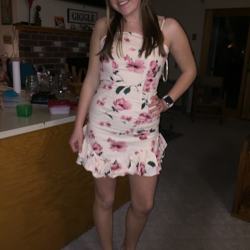 SELFIE LESLIE SARAH KAY RUFFLE DRESS sz small NEW